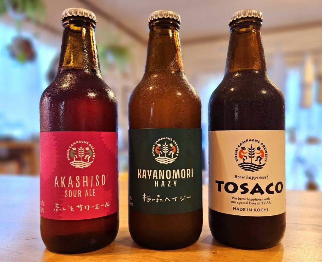 トサコのビール瓶が3本並んでいる写真