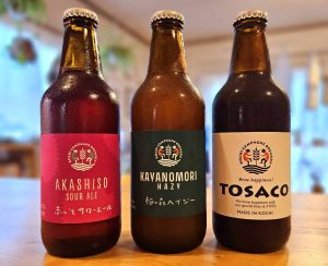 トサコのビール瓶が3本並んでいる写真